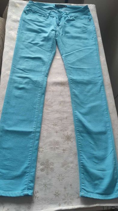 Чудесни дамски дънки Volcom