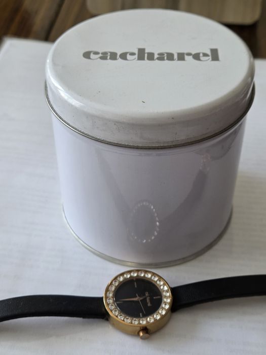 Дамски часовник CACHAREL