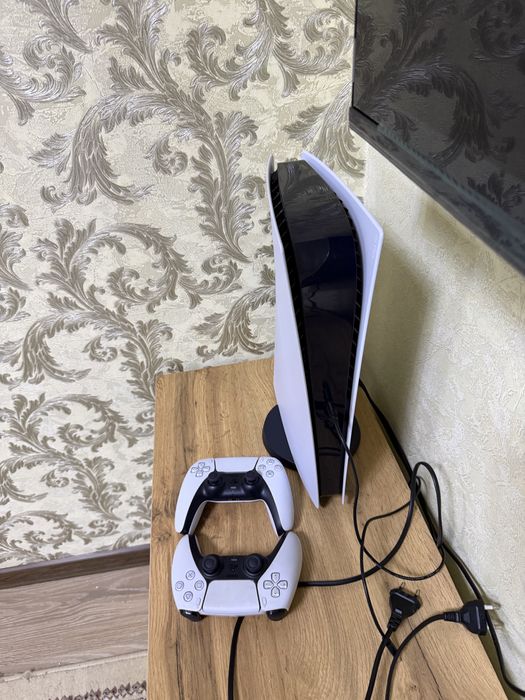 Ps 5 fat 1 tb sotiladi 450$