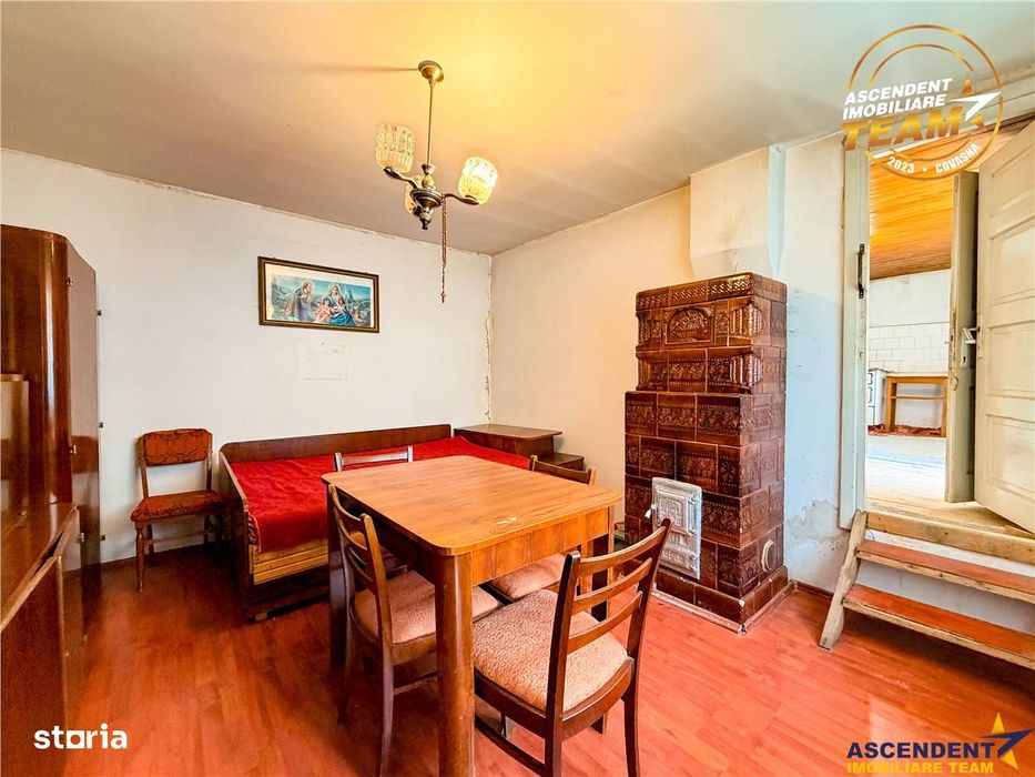 Casa din caramida cu 1.087 mp teren, pozitie centrala, utilitati la po