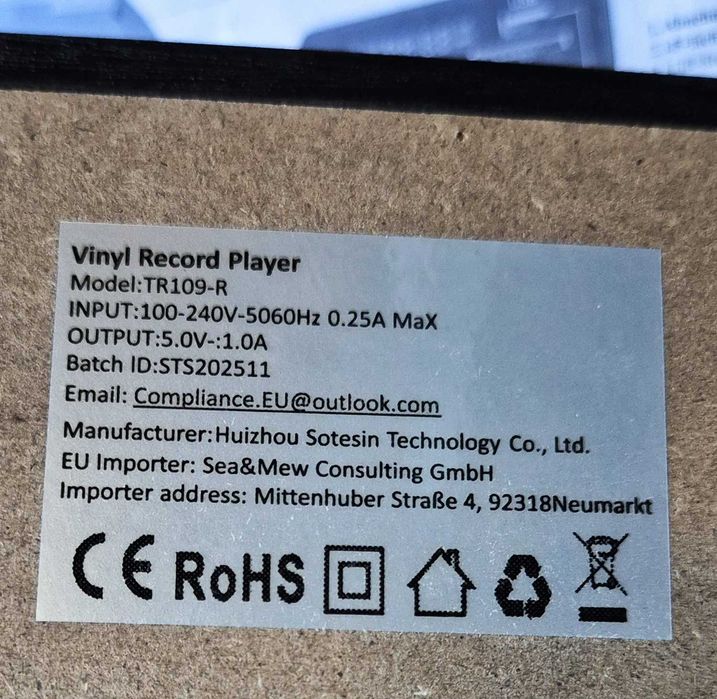 Грамофон TR109-R с ВГРАДЕНА БАТЕРИЯ, FM, Bluetooth, USB, SD слот и говорители