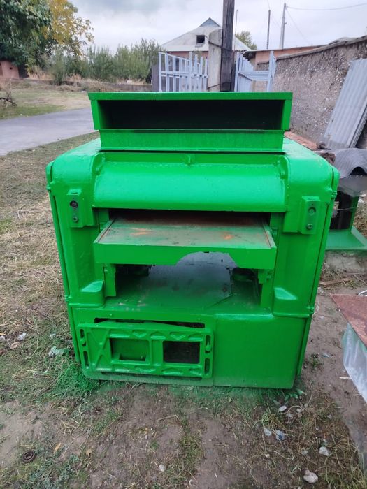 Токарьный деревообрабатываюший станок