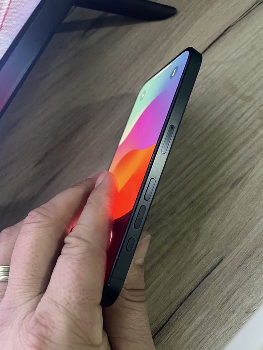 Vand iph 15-PRO Impecabil