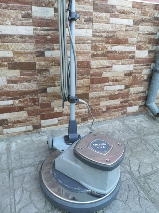 Nilfisk 421 A Машина за Пране на Килими Полиране  Почистване Шлайфане