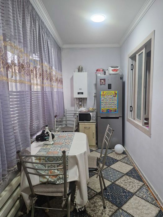 Продаю 2 комнатную  квартиру  в хорошем  районе