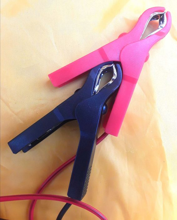 REDRESOR AUTO - Incarcator baterii cu afisaj LCD NOU + BONUS - 95 Lei