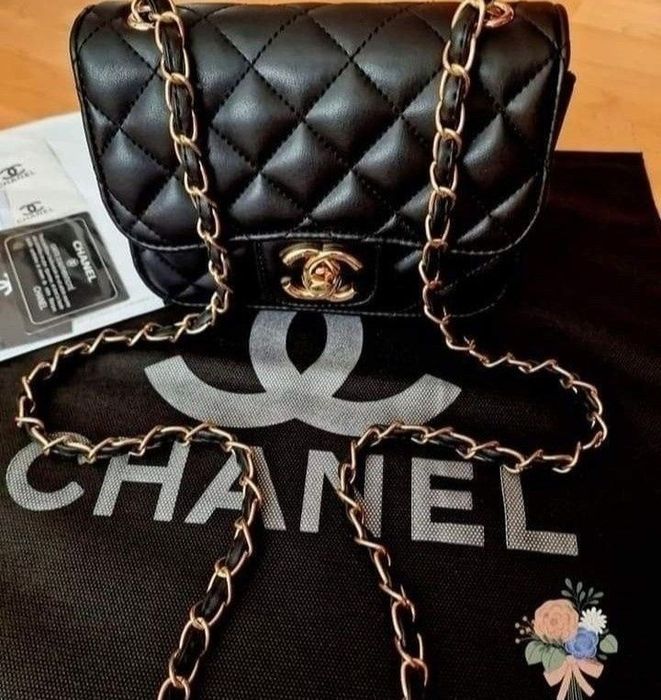 Geanta Chanel mini ,l9go metalic auriu, saculet, etichetă incluse