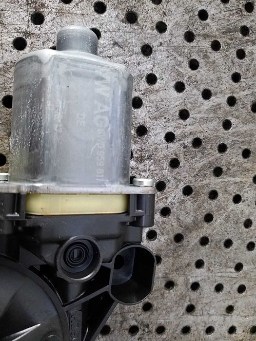 Motoras macara stanga spate audi a4 b9 8w break 8w0959811 0130822669