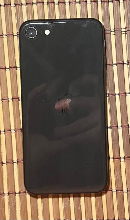 Iphone SE 2020 128GB с калъф