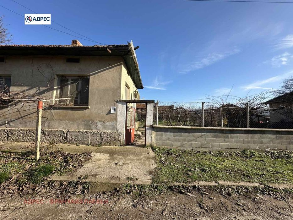 Къща в Плевен, област-с.Комарево площ 66 цена 13805