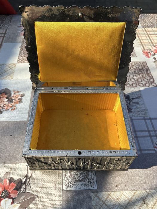 De vanzare cutie de bijuterii