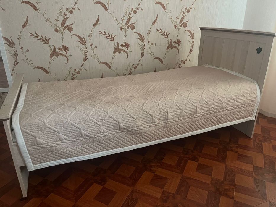 Кровать и шкаф для подростка