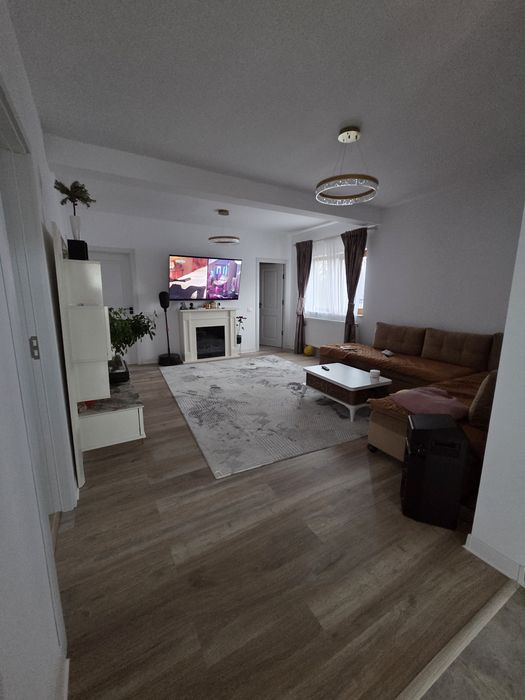 Casa 4 camere  de vanzare