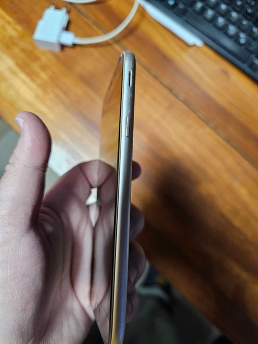 Телефон Samsung galaxy J5 16GB кутия зарядно кабел слушалки ТОП