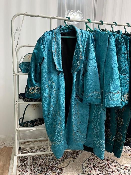 Продам шапан новые