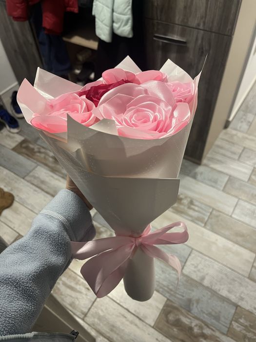 Букет от сатенени , вечни рози