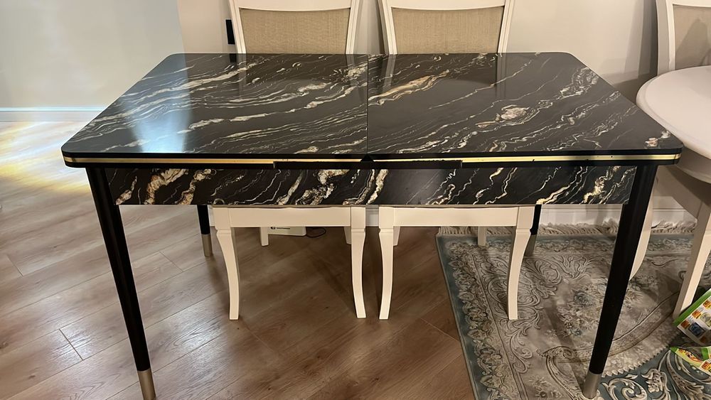 Продам стол обеденный