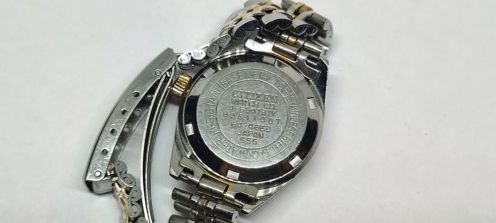 Лот от Винтидж часовници Seiko 5, Citizen, Vostok