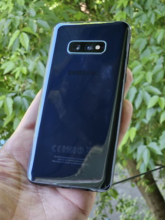 Samsung S10e bleck