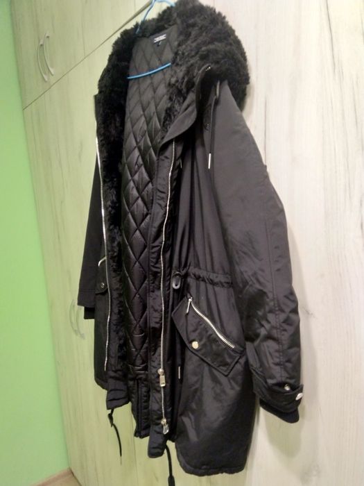 Дамско зимно яке с качулка.