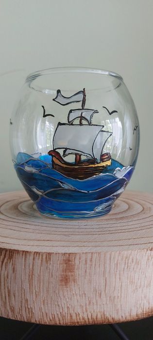 Ръчно рисувана ваза или свещник