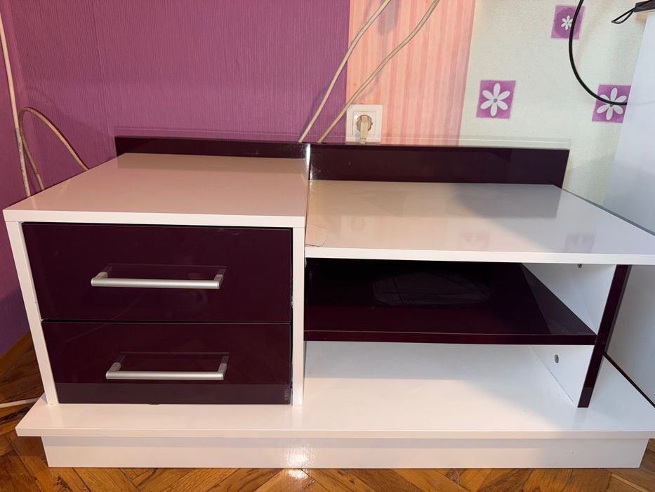 Телевизионен шкаф