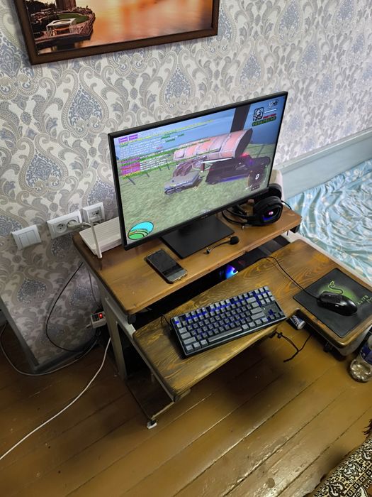 Продаю компьютерный стол