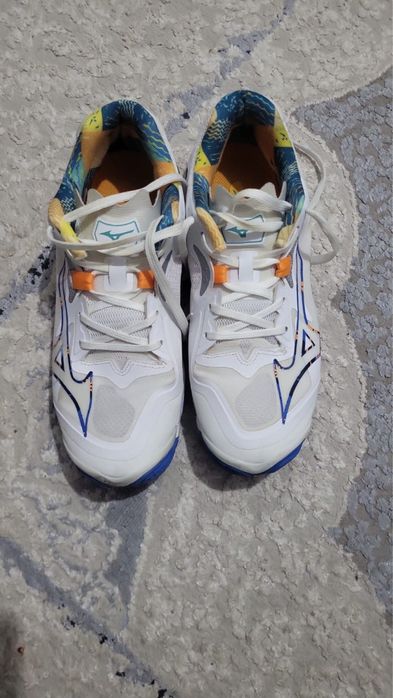 Продам кроссовки