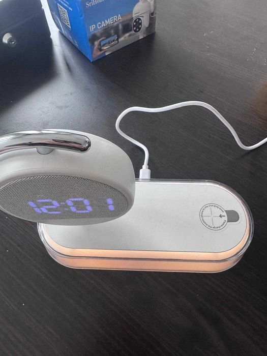 Încărcător wireless Qi cu ceas digital, boxă și lumină de noapte