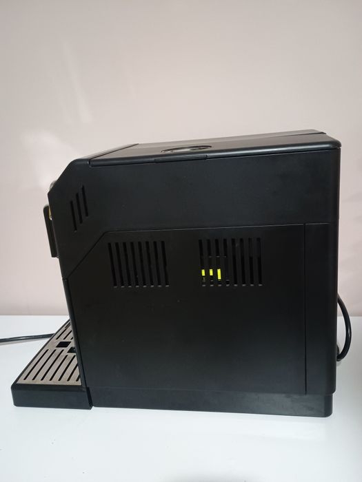 Philips HD8844 автоматична кафемашина с керамична мелачка