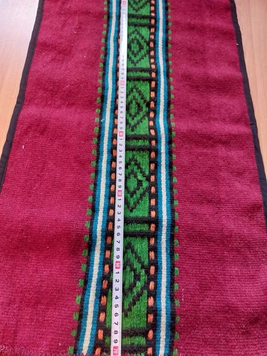 Вълнена тъмно винена престилка