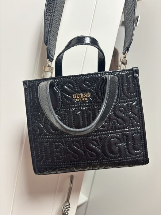 Дамска чанта Guess