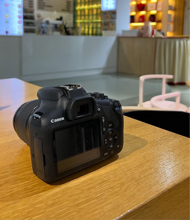 Фотоаппарат Canon EOS 2000D