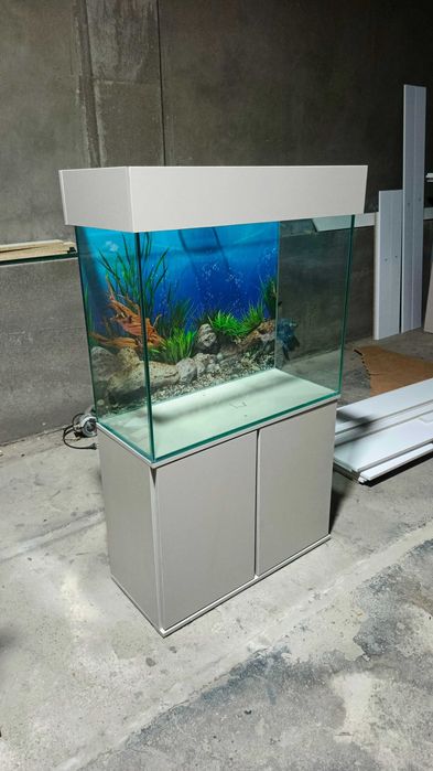 Akvarium skidka 150L sotiladi