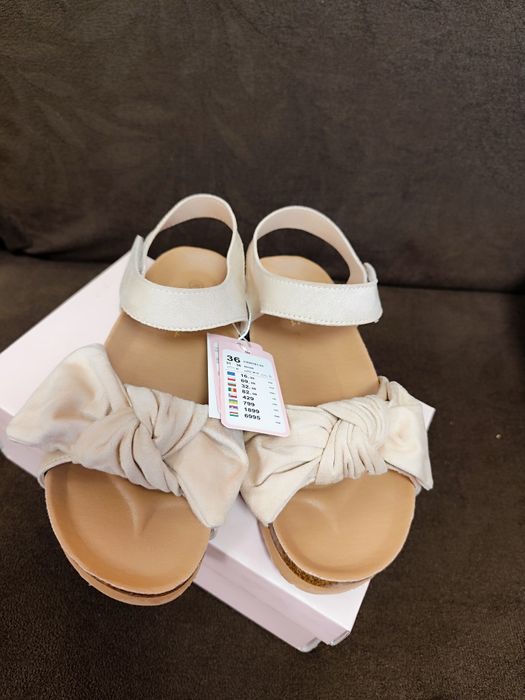 Нови сандали за момиче