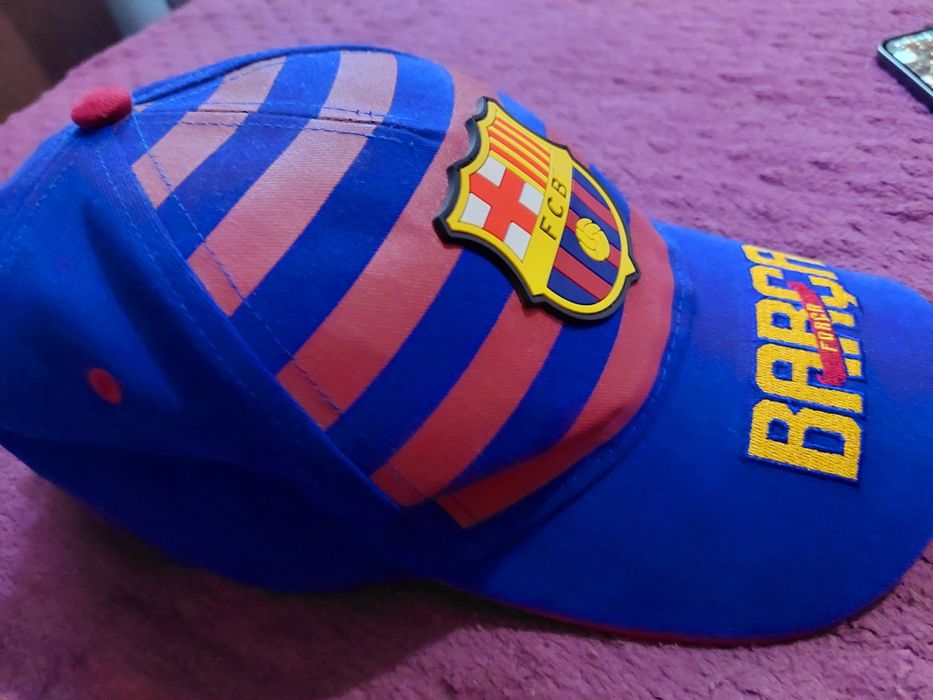 Шапки Tommy Hilfiger и Barcelona