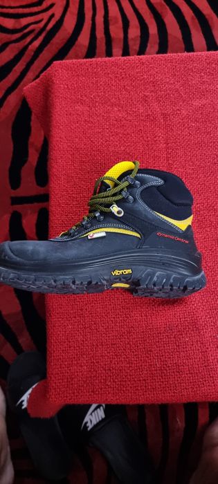 Bocanci montani Vibram  goretex
