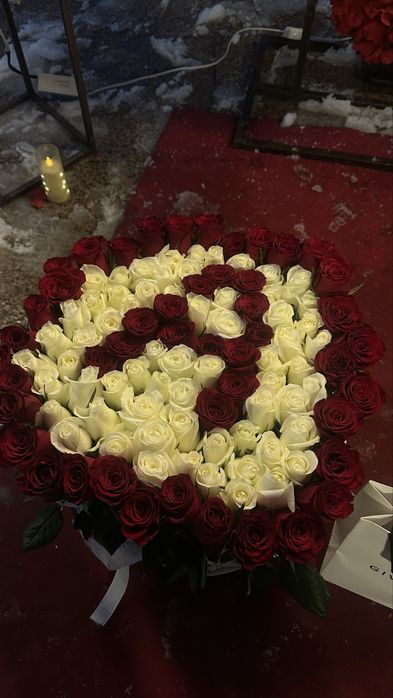 Продается букет именной буква А 101 роза