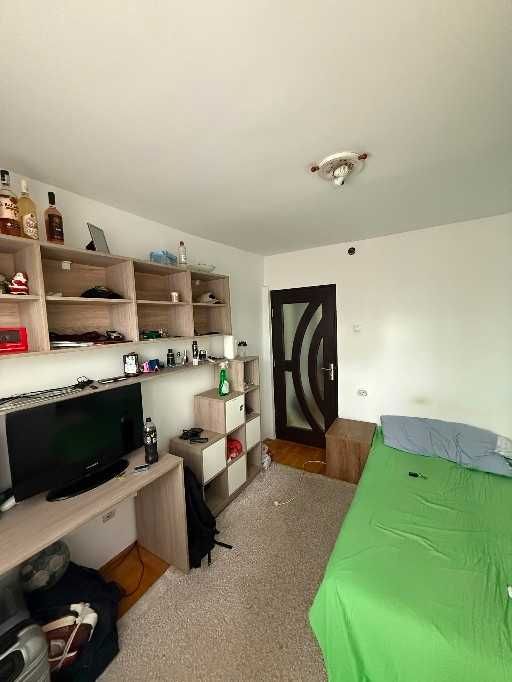 Proprietar, apartament cu 3 camere decomandat, situat vis a vis de IPJ Bacău