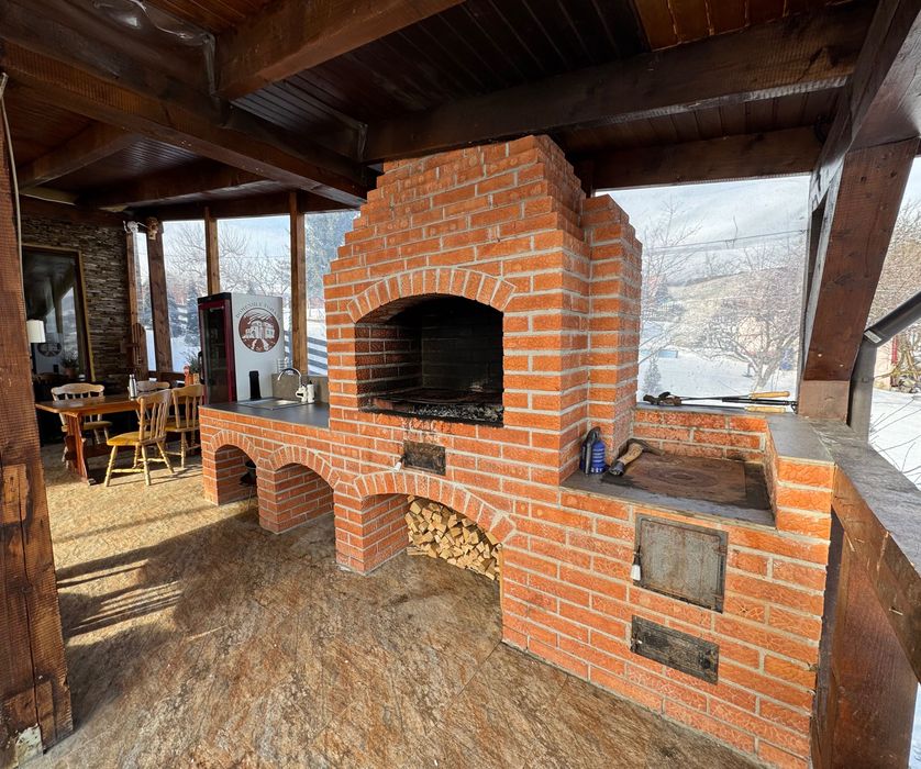 Vând proprietate turistică — sat Peştera, Moieciu, Brașov