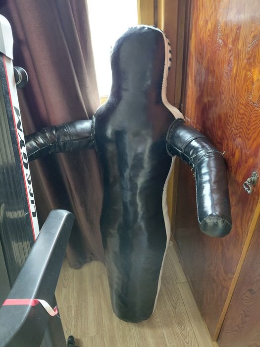 Боксерский манекен.