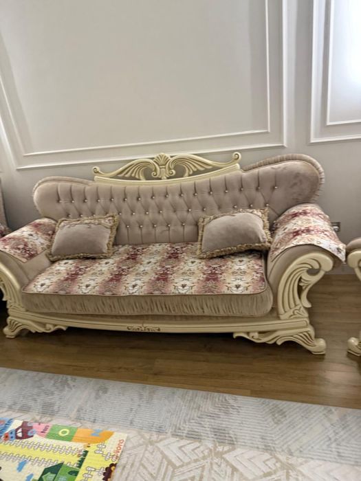 Классический мягкий гарнитур (диван + 2 кресла)