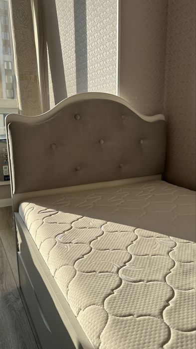 Б/у детская кровать с матрасом