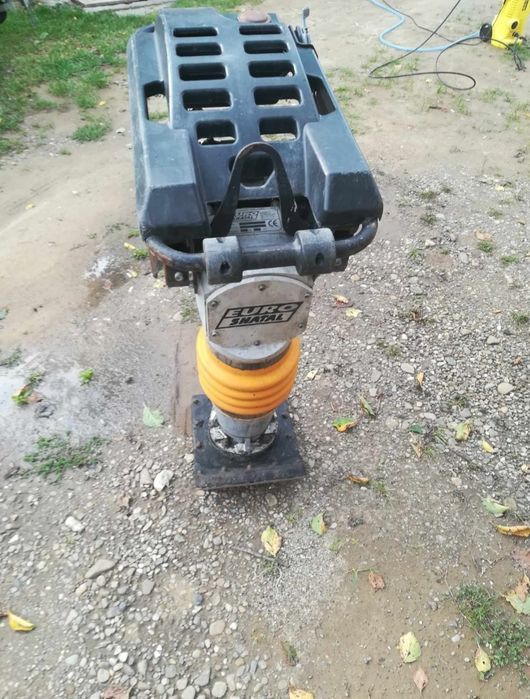 Inchiriez mai compactor