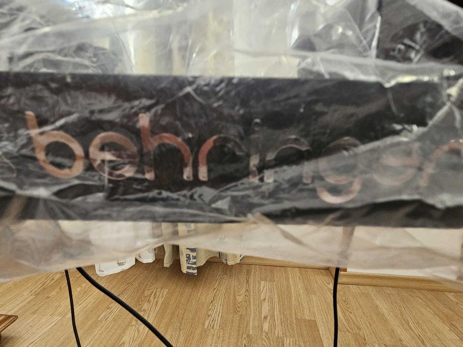 Tobe electronice Behringer