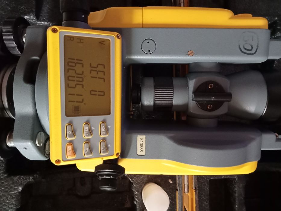 SPECTRA PRECISION DET-2 laser  complet 
Precizie de 2", cu rezoluție d