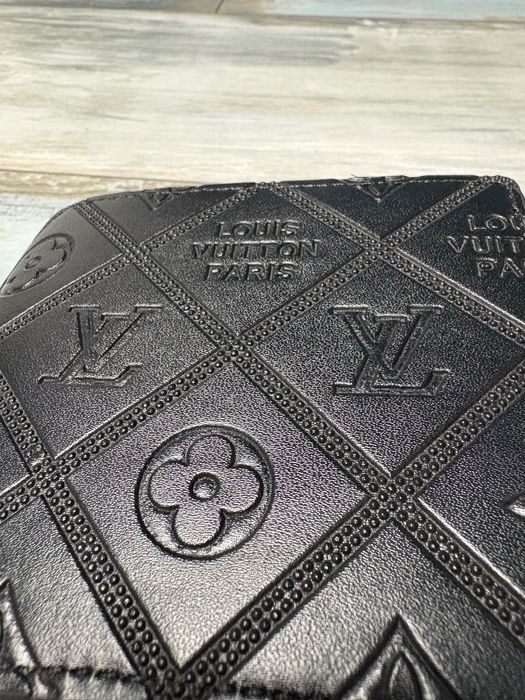 Ново портмоне Louis Vuitton – релефен модел
