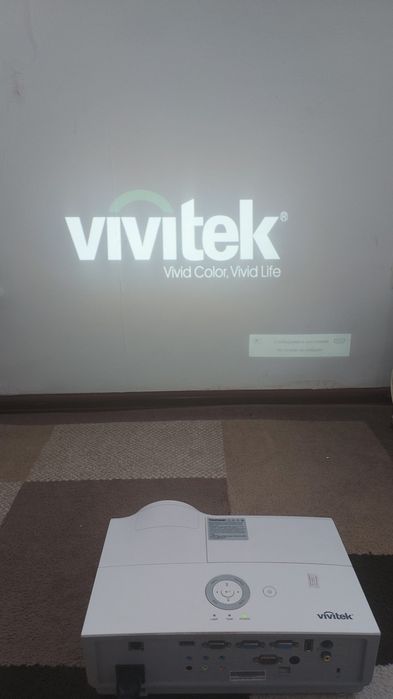 Проектор Canon Vivitek