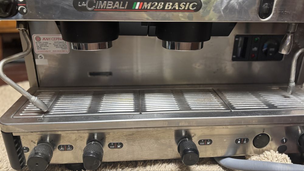 Професионална кафе машина LaCimbali M28-Basic
