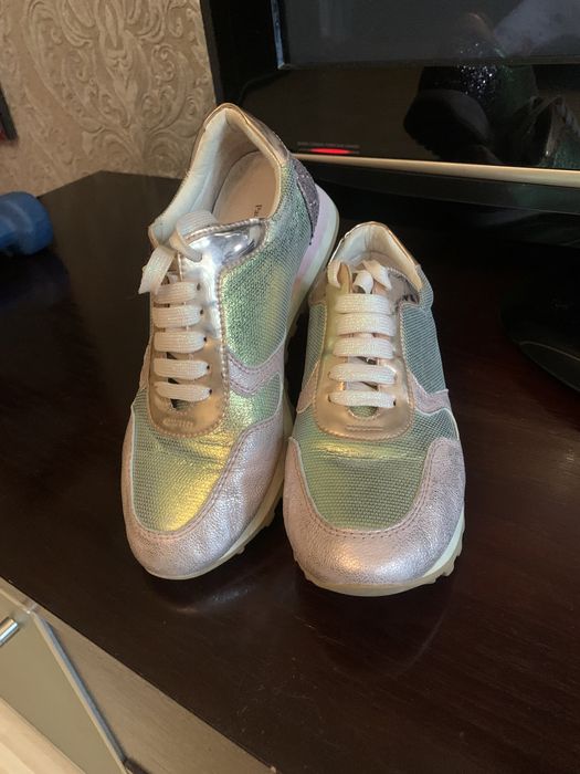 Кроссовки женские